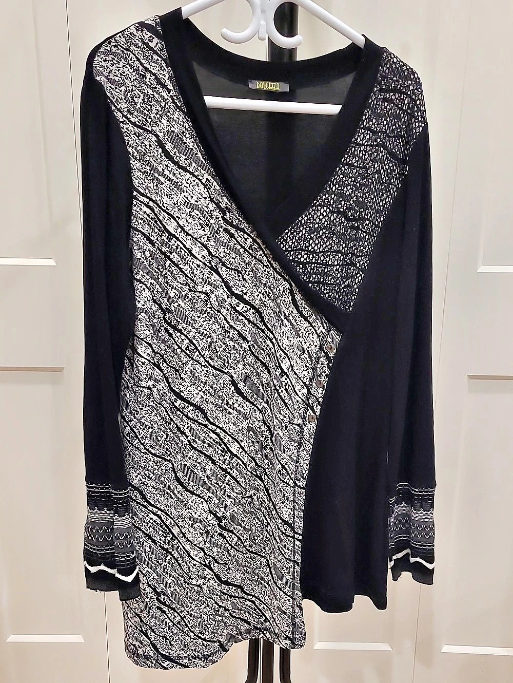 Dolceza Black & White Tunic Top With Detailed Cuffs